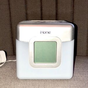 Alarm clock/ iPod/iPhone 4 stereo